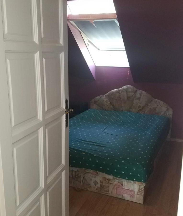 Gabe'S Nest Apartment Urom Exterior photo